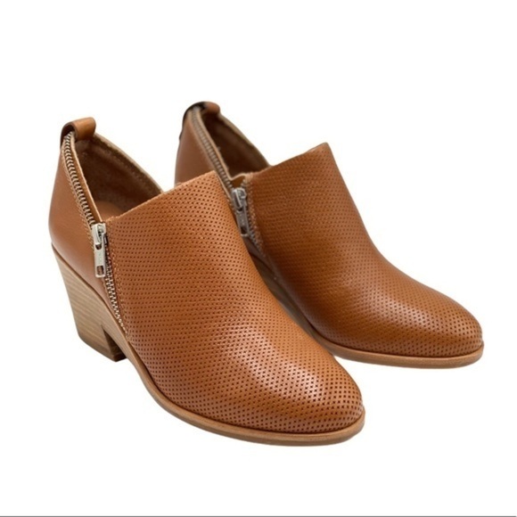 NIB Gentle Souls Blaise Perforated Autumn Fall Leather Booties - Picture 2 of 12